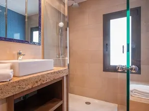 TarracoHomes, TH52 Villa Lighthouse con Piscina Privada, Terraza, y Vistas al Mar - Image 5