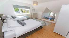 Rooftops Sleeps 8 Hot Tub Views Log Burner - Image 5