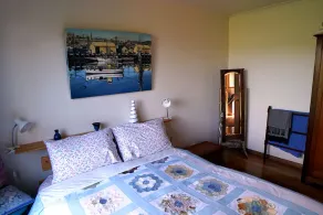 19 Blue in Blackmans Bay A Touch of Country in the Suburbs! - Image 3