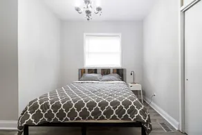 Beautifully Renovated row House in Trendy Canton, private parking driveway - Image 5