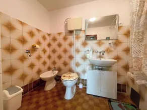 Holiday apartment with air conditioning and sea views - Image 3