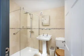 Romantic Cosy Studio Cottage with Hot Tub - Image 2