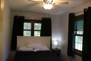 Small House, 2 queen bedrooms, 1 bath, on route 33 - Image 5