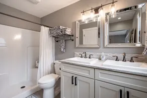 University Area Bungalow - The Moxie Harris House - Image 3
