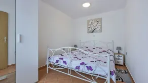 DENIS - One Bedroom Apartment with BBQ - Image 4