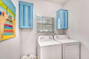 Practically perfect!! Quiet mid-island beach retreat, centrally located to all!  - Image 2