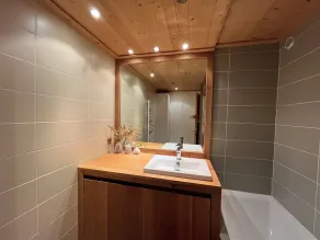 Chalet de 95 m² avec 3 chambres, jardin et terrasse - Vue sur les montagnes - Image 4