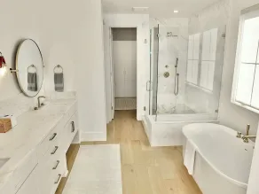 Beach Paradise Stunning 3-story in Long Beach! - Image 3