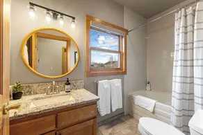 Luxury Vacation Cabin on the White River - Image 3
