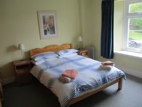 Luxury apartment just yards from the beach sleeps 6 - Image 2