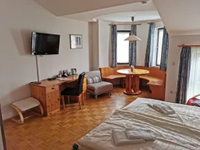 Four-bed room - Image 4