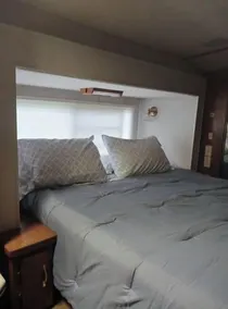 Delightful 5th wheel w/ queen bed, patio deck, and high speed internet. - Image 5