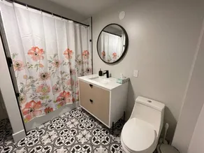 Cozy 2BR Cottage, 4min to Bay of Quinte - Image 2