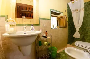 Country House / Farm House in Massa E Cozzile with 2 bedrooms sleeps 5 - Image 2