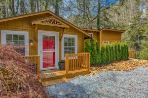 Mirror Lake Red Door Guest House-On Mirror Lake und 1. 2 Meilen von der Main Street! - Image 5