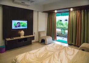 Lavasa Luxury Deck Apartment - Image 5