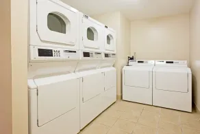 Comfy Studio Only a Short Drive from City Center - Image 5