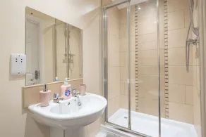 Apartment 5 - Image 3