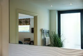 Charming double room courtyard view - Image 5