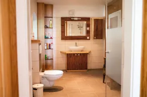 Vacation apartment directly on the lake with private access. - Image 2