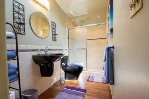 Sparkling Clean single story Mid Century Modern Home in Ferry Street Bridge Area - Image 2