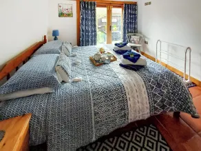 2 Schlafzimmer Unterkunft in East Burton, near Wool - Image 4