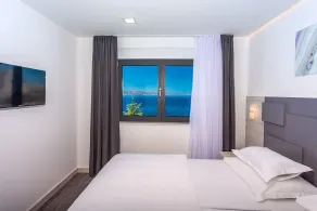 NOUVEAU Villa Belvedere avec piscine chauffée, billard, salle de jeux, vue sur la mer, 10 pax - Image 4
