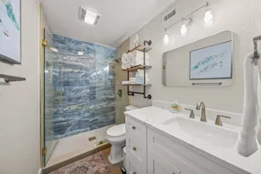 Heat of Siesta Village Walk to Beach w heated Pool - Image 2