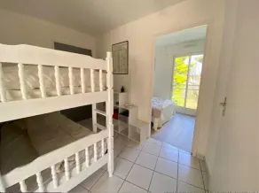 Appartement en résidence avec terrasse et parking - Image 4