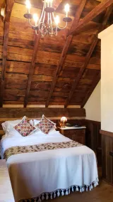 Notre 3ème Grande Année / Unique historique cabane en rondins avec plage privée, 300 pieds avant - Image 3