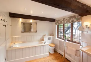 Exclusive and private regenerative farming estate set in the English countryside - Image 2