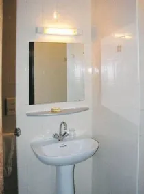 Hotel De La Place - Image 4