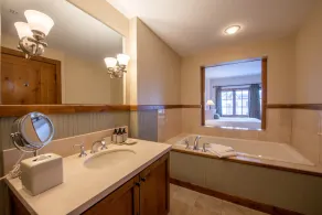 Comfortable & Spacious 2 Bedroom Condo unit in Mountaineer Square condo - Image 4