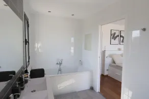 Villa Luxe Bord de Golf - Pool, Jacuzzi & Absolute Calm - Image 4