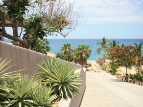Breathtaking! Luxury 1 Bed / 2 Bath Beach Home, Panoramic Deck View, Beach Front - Image 5