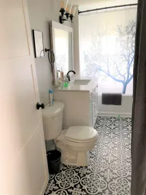 Seconds to the beach, our coastal farmhouse themed family cottage - Image 3