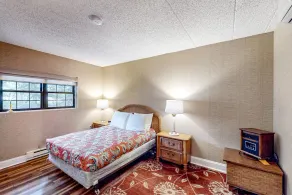 1st-floor lakefront condo with mountain views & pool - near ski/hiking - Image 4