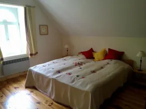 Charming Spacious Cottage with Fireplace, WiFi, and Large Garden Near Sarthe River - Image 2