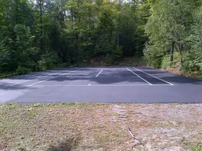 Lakefront Family Cottage with Tennis Court! - Image 2