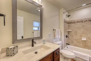 Gold Mining Condo King Bed Modern Comforts - Image 5