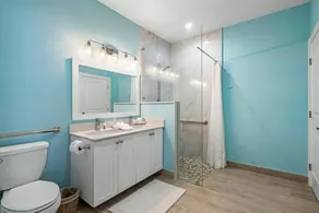 Bermuda Bungalows #1 🌴🏄‍♀️Quick Walk to Public Beach 🏊🩴Pool/Spa On-Site 🏖️🌅Downtown Singer Island 🌊😎Walk to Restuarants, Bars, Shops 🐬🌞Free On-Site Parking! - Image 2