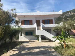 Apartment in vacation home directly by the sea, with large covered terrace - Image 5