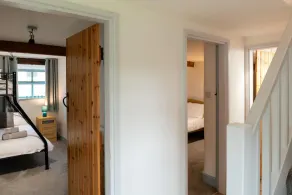 Bryn Lon Mawr: 5-Bed Barn Conversion in Caergeiliog | Managed by Anglesey Holiday Lettings - Image 5