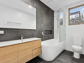 Tasteful Townhouse - Image 2