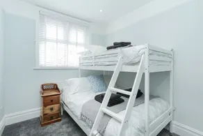 4 bed seaside let with parking\nCentral Broadstairs - Image 5