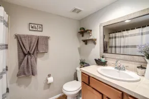 Wake Up to Majestic Mountain Views in a Vaulted 2BR 2 BATH cozy getaway! - Image 3