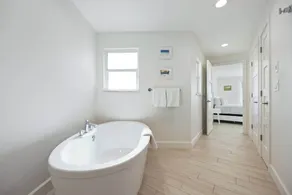 Luxury Beachside 4BR/3BA Waterfront Home - Image 5