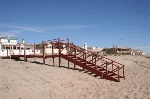 Sea level family retreat - Image 3