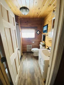 Cozy Chalet, Hot Tub, 25min to N. Conway, 15min to pleasant mountain, Dogs ok - Image 5