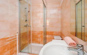 Gorgeous home in Reburici - Image 5